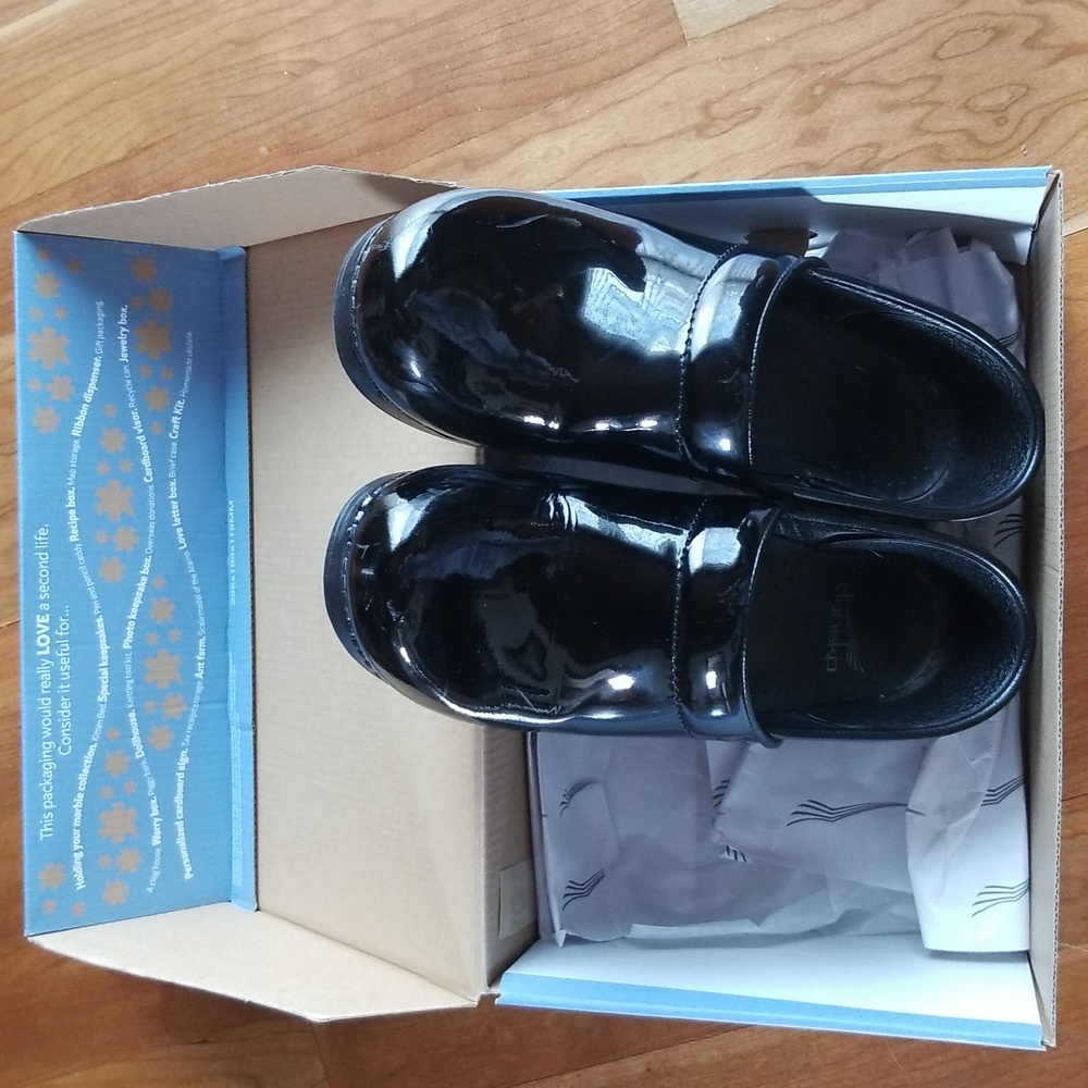 Dansko Professional Patent Black Size 38